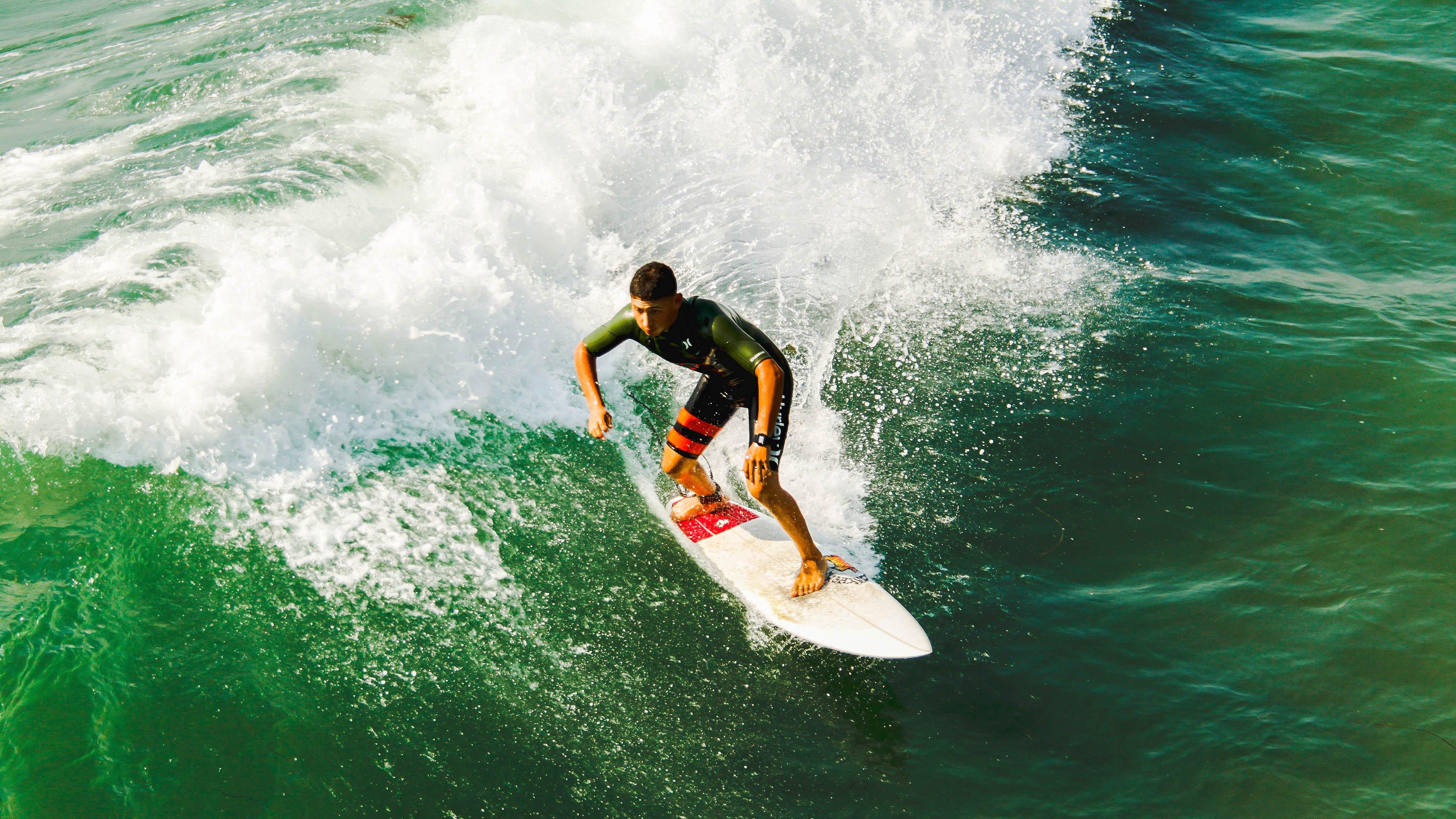 梦回巅峰!梅西踢爆后防线,巴萨时期经典战凯尔特人梅开二度再现传奇