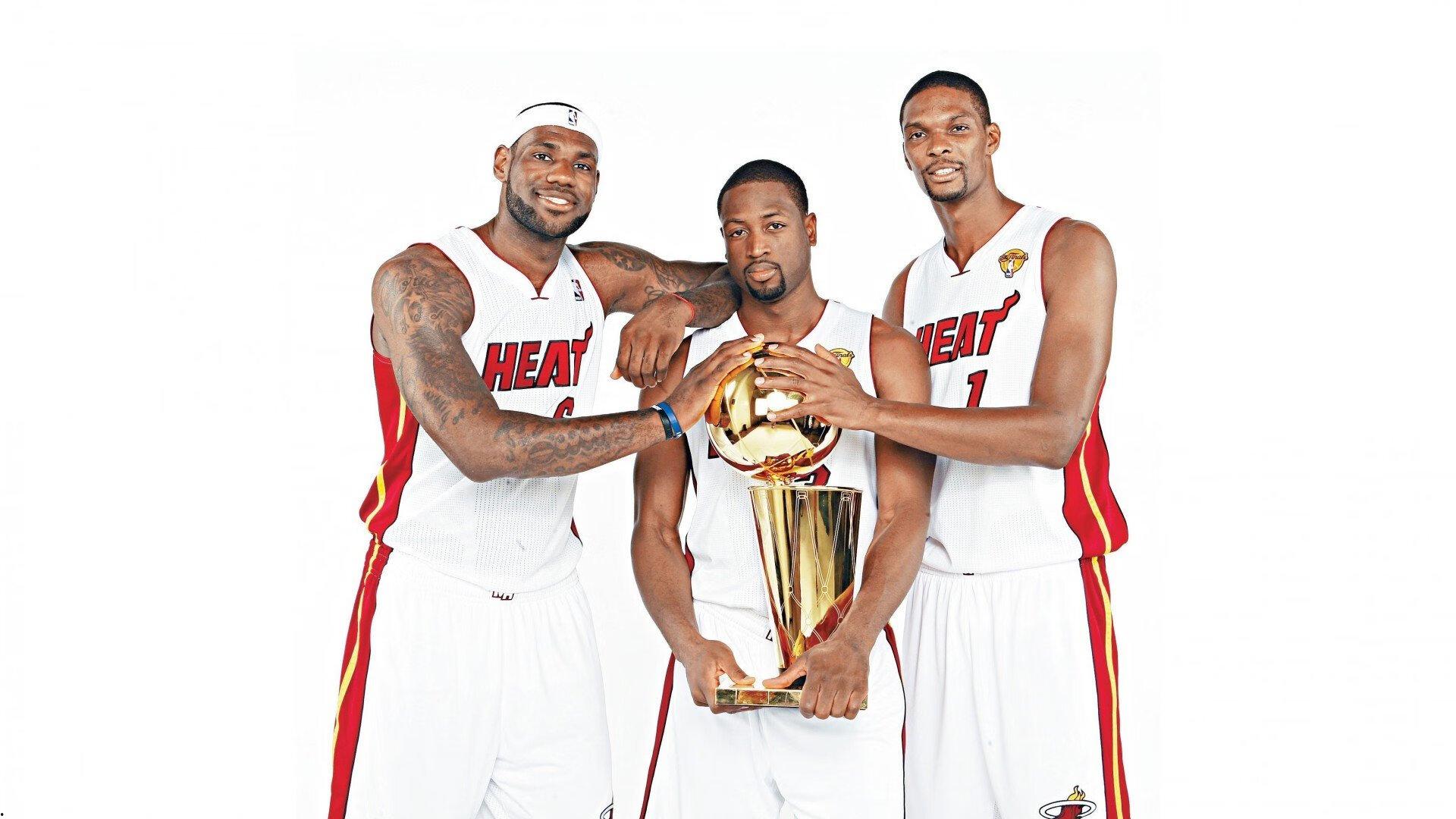 哈登训练日喜获专属战靴 Vol.10，展颜致谢坦言这是特别礼物